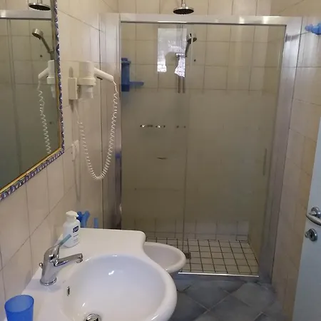 Alojamento de Acomodação e Pequeno-almoço Delfino Blu